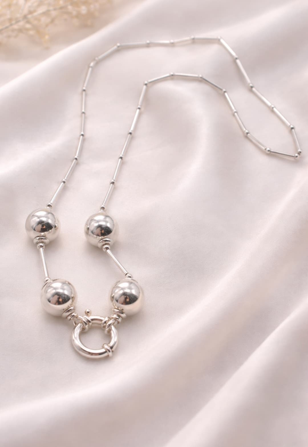 Collar esferas con cierre marinero